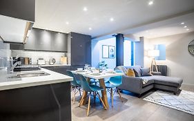 Modern Two Bedroom Apartment In Fulham By Sojo Stay
